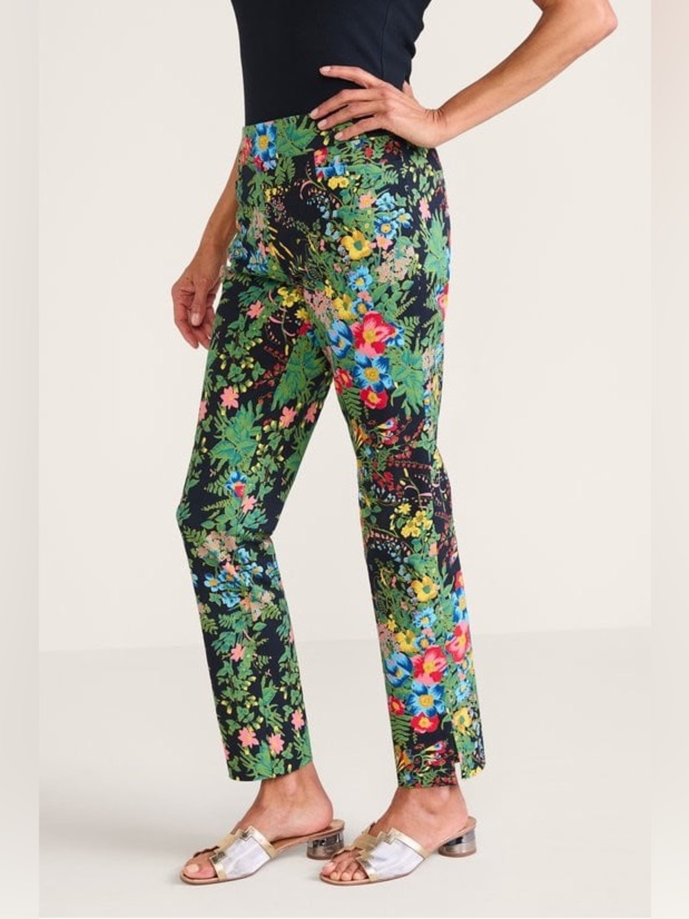 Soft Surroundings Floral Print Pull-on Ankle Pants w Shaping Tummy panel